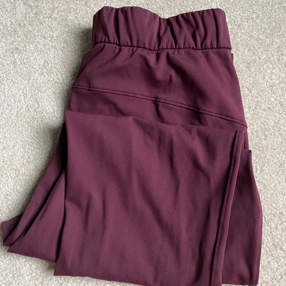 Lululemon on the fly pant size 4